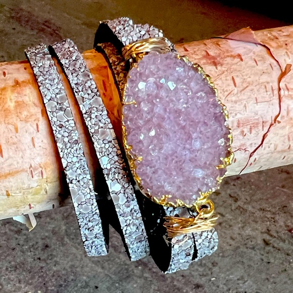 Matana Jewelry - Handmade leather wrap bracelet with magnetic clasp.